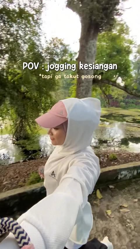 Instagram post by @tamiyayaa_ for MS GLOW. Caption reads: [...] kalo pake air sunscreen mist-nya....