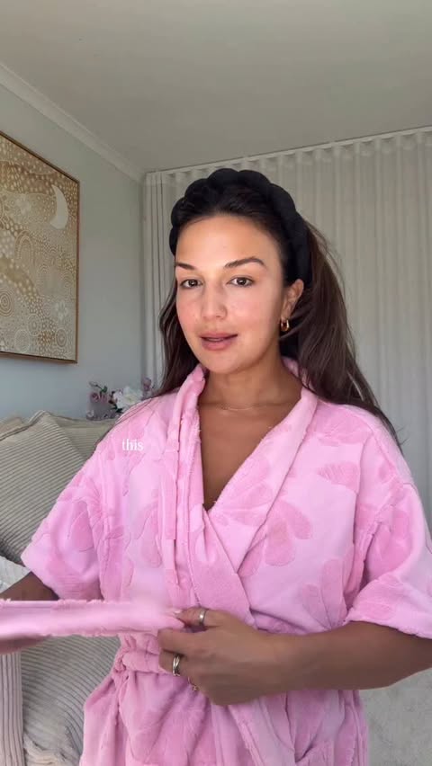Instagram post by @reviejane for esmi Skin Minerals. Caption reads: [...] that pays off. I’ve been using....