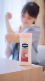 Instagram post by @gegeelisa94 for Vaseline Indonesia. Caption reads: siapa nih disini yang mau healing gratis? yang mau....