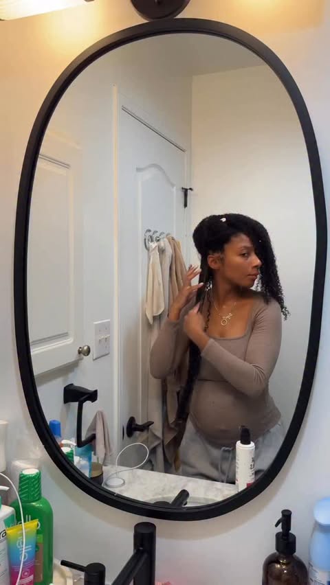 Instagram post by @seya.mariaa for Bur Bur. Caption reads: 30% off BurBur's website for Black Friday 🤎✨

Use....