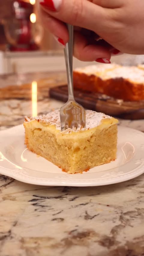 Instagram post by @kitchenaffairyt for Kaufland Romania. Caption reads: Prăjitură pufoasă cu mere si cremă de brânză Un....