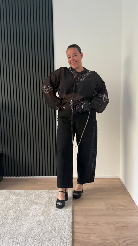 Instagram post by @gezienbijmarlon for Ulla Popken. Caption reads: [...] a permanent spot in my wardrobe. #ullapopken....
