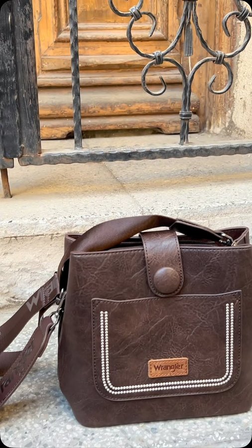 Instagram post by @mariammelia_1 for Montana West. Caption reads: Bag. @montanawestamazon @socialmontanawest . . . .....