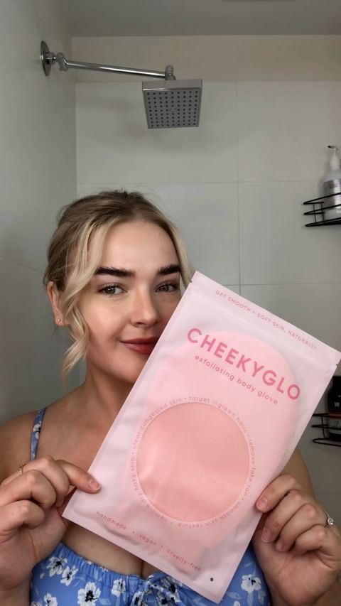 Instagram post by @angelamarshallartistry for Cheekyglo. Caption reads: [...] my code ANGELA10 for a discount 💸🥳....