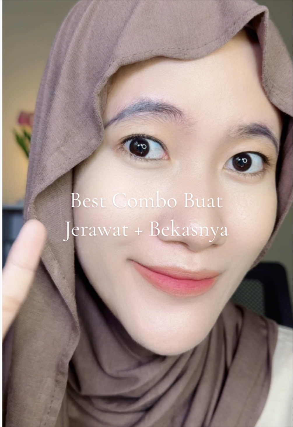 TikTok post by @sintanck for Nurilab.id. Caption reads: [...] bantu atasin jerawat+bekasnya🤏🏻....