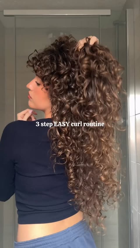 Instagram post by @libsherratt for CURLSMITH. Caption reads: [...] Use code ‘LIBBY’ for 25% off all....