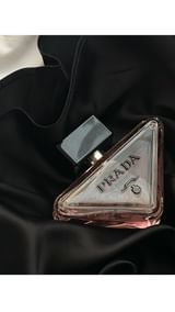 Instagram post by @daisylette for Notino. Caption reads: „Never the same, always myself”🤍 Nowy ulubiony....