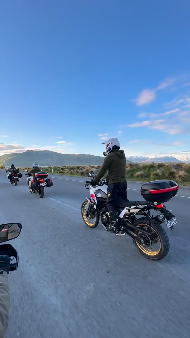 Instagram post by @akangmv_ for Motul. Caption reads: Touring hari pertama di New Zealand🇳🇿
Gokill....