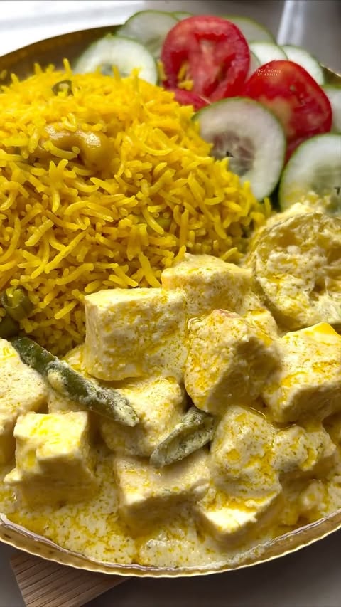 Instagram post by an influencer for AGARO Lifestyle. Caption reads: Gondhoraj Paneer Bhapa sathe Aloo Polao ❤️ Aloo....