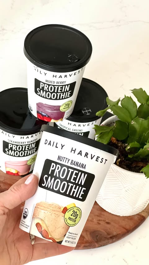 Instagram post by @weight.loss.dietitian for Daily Harvest. Caption reads: [...] I’m spring cleaning my habits with....