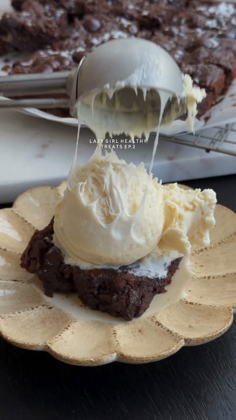 Instagram post by @whatrobineats for Nuuly. Caption reads: Comment BROWNIE for the recipe to the healthiest....