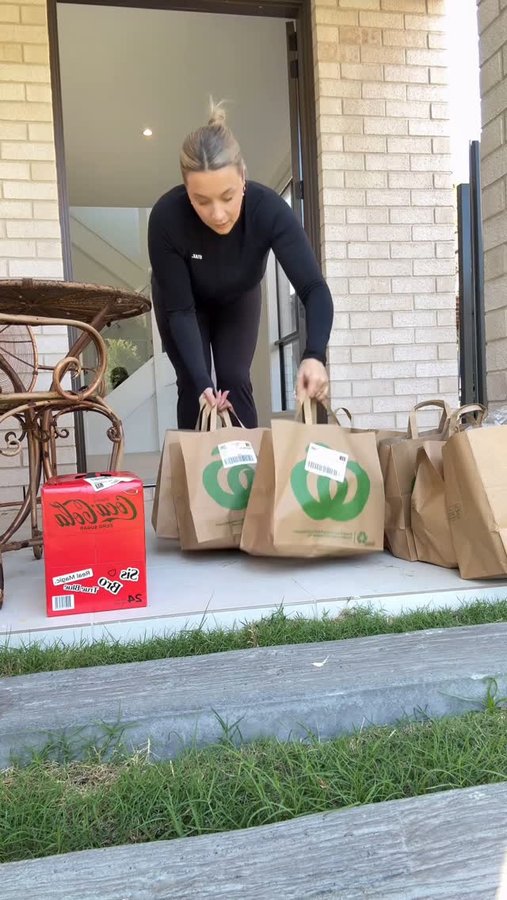 Instagram post by @daniellejmitchell_ for Everyday Rewards. Caption reads: Weekly shopping haul done, and I got $10 Reward....