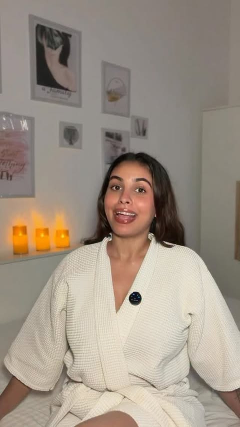 Instagram post by @kashishh_s for Foxtale. Caption reads: [...] is your sign 💫 @hulahoop #hulahoop....