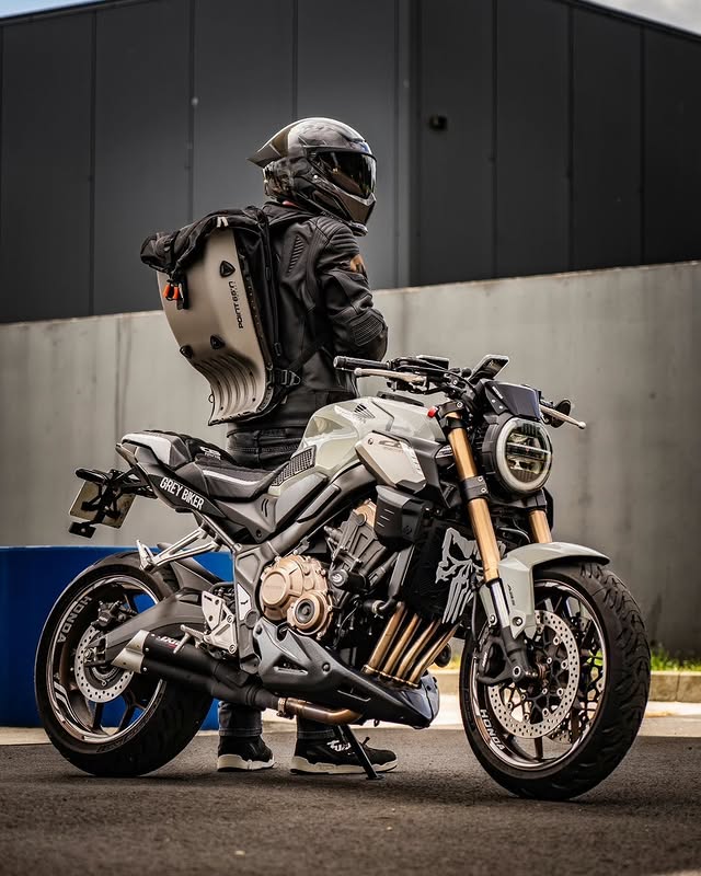 Instagram post by @cb650r.id for Furygan. Caption reads: [...] @streetmotopiece -10% "BZH" @furyganofficiel....