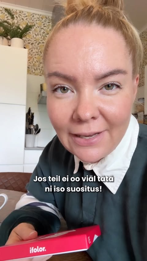 Instagram post by @kaksiaitia for Ifolor Suomi. Caption reads: mainos ja ALEKOODI @ifolorfi Lämmin suositus....