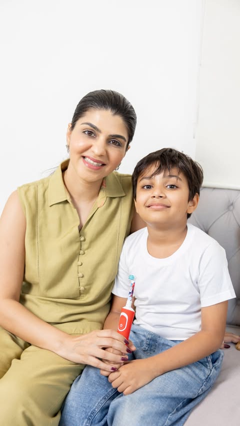 Instagram post by @momavengers for Oral-B. Caption reads: [...] of a chore. We’ve recently been using....