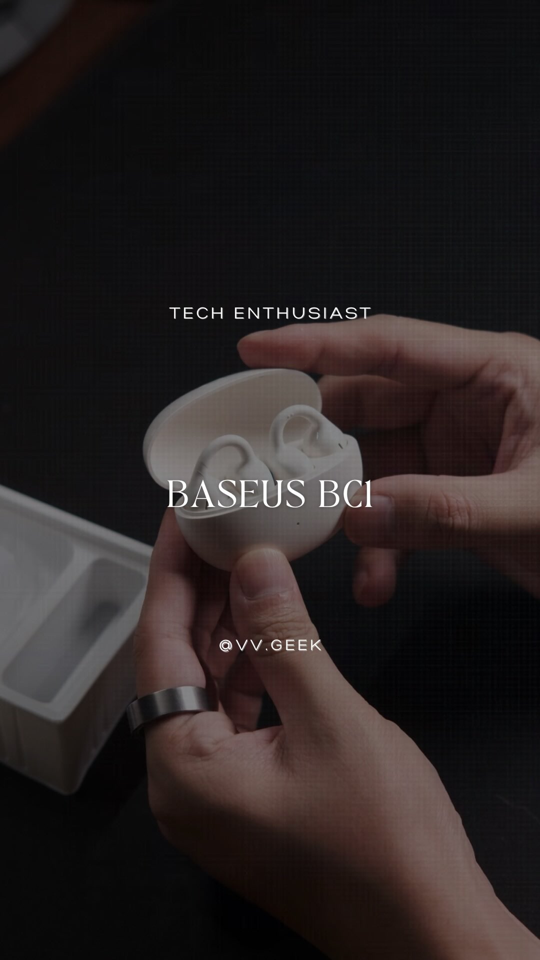 Instagram post by @vv.geek for Baseus. Caption reads: Simple, stylish, powerful.
Baseus BC1 siap nemenin....
