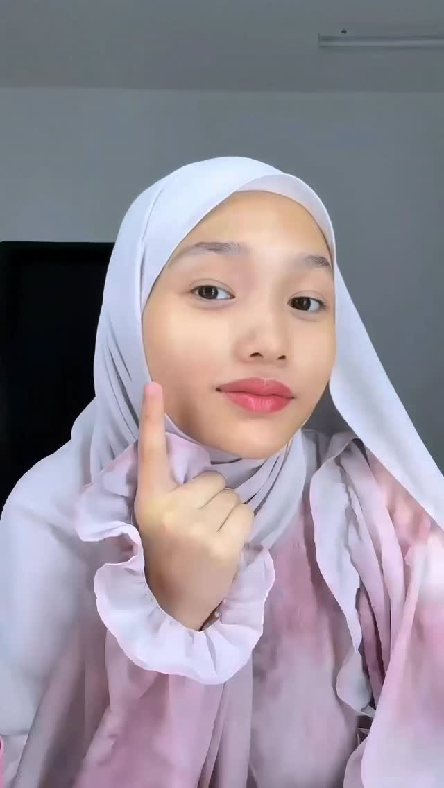 Instagram post by @tearghh for Glad2Glow Malaysia. Caption reads: siapa tuduh kita botox treatment mahal2 tu i pakai....