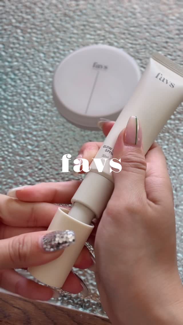 Instagram post by @ka___atp for favs. Caption reads: . favsのアイテムで仕上げた肌に眉とリップだけで作る休日メイク💆🏼‍♀️🫧 [...].