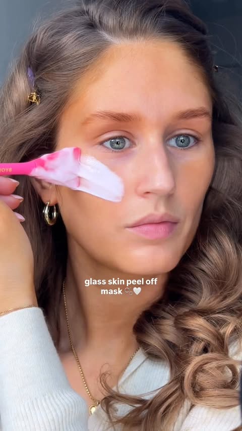 Instagram post by @byemmaleah for BYOMA. Caption reads: [...] 20 minutes yes please 🥹🥹🫧🤍 product....