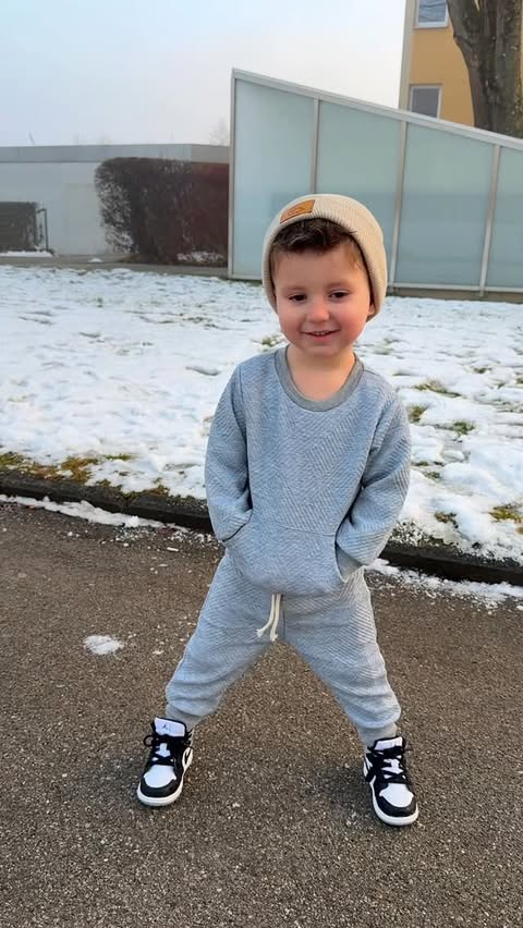 Instagram post by @ervini.style for Voghion. Caption reads: AD/ Outfit @voghion_global 🆔: 31094270....