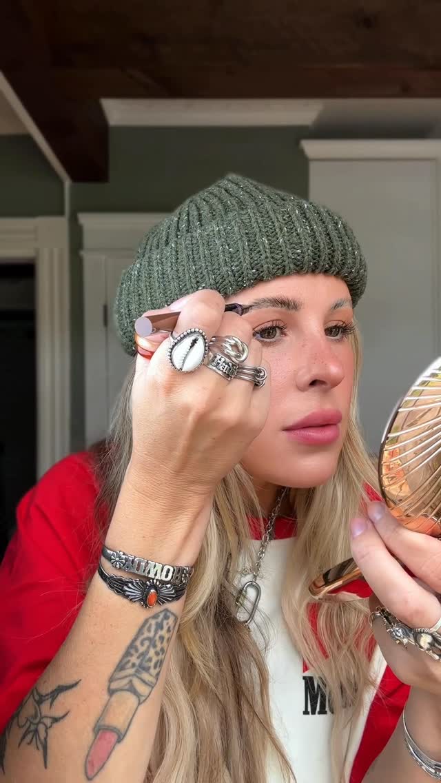 Instagram post by @torielynnbliss for iMethodBeauty. Caption reads: Let’s do my eyebrows (from a thin brow girly)....