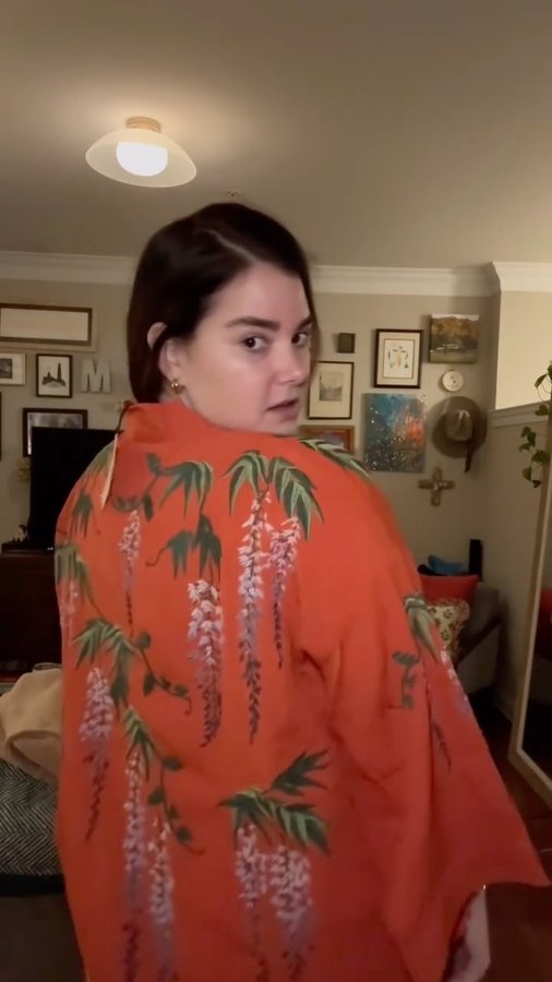 Instagram post by @thecattspjs for Weezie Towels. Caption reads: [...] cool 🙃

#unboxing #prhaul thanks to....