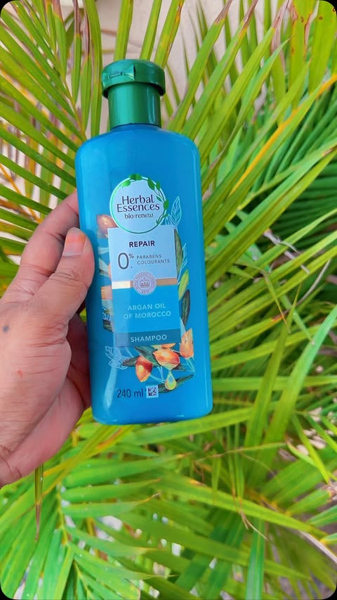 Instagram post by @kv_fashion_2022 for Herbal Essences. Caption reads: Herbal Essences Argan Oil of Morocco - For Hair....