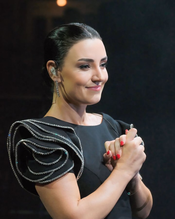 Instagram post by @sevcanorhan for Alfabeta. Caption reads: …bir kuş çiz yavrum yüzüme gözyaşınla
bir kuş, tel....