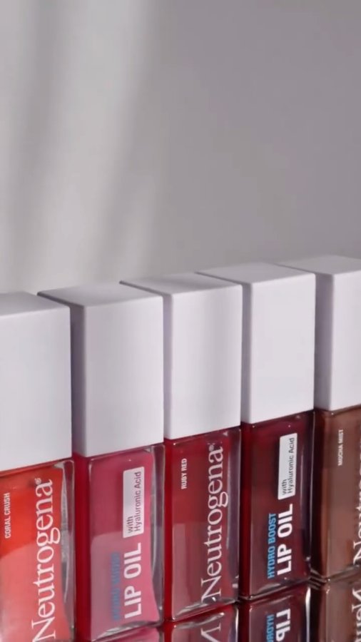 Instagram post by @ninorurua for Neutrogena. Caption reads: Hydro boos lip oil from @neutrogena....