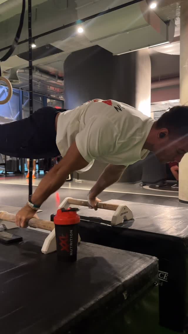 Instagram post by @bar_in_sky for XXL Nutrition. Caption reads: From rings to parallettes straight in to the....