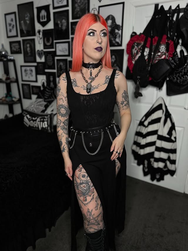 Instagram post by an influencer for Arctic Fox Hair Color. Caption reads: [...] Boots - @newrock Hair - @arcticfoxhaircolor....
