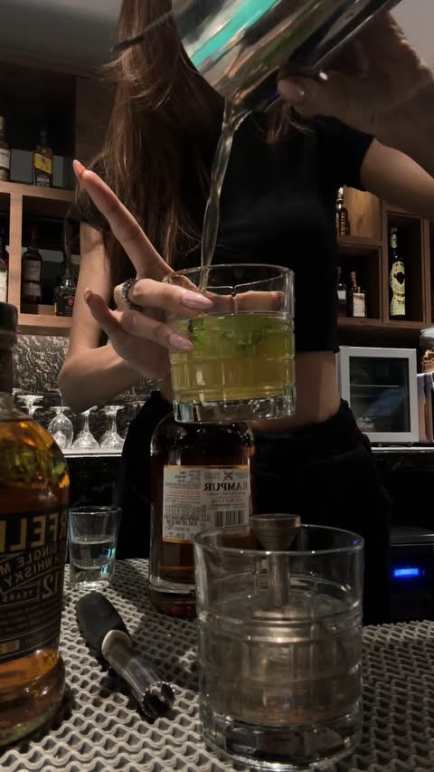 Instagram post by @ananya.jayaswal for BBlunt. Caption reads: [...] it for the first time💛✨ I’ve been using....