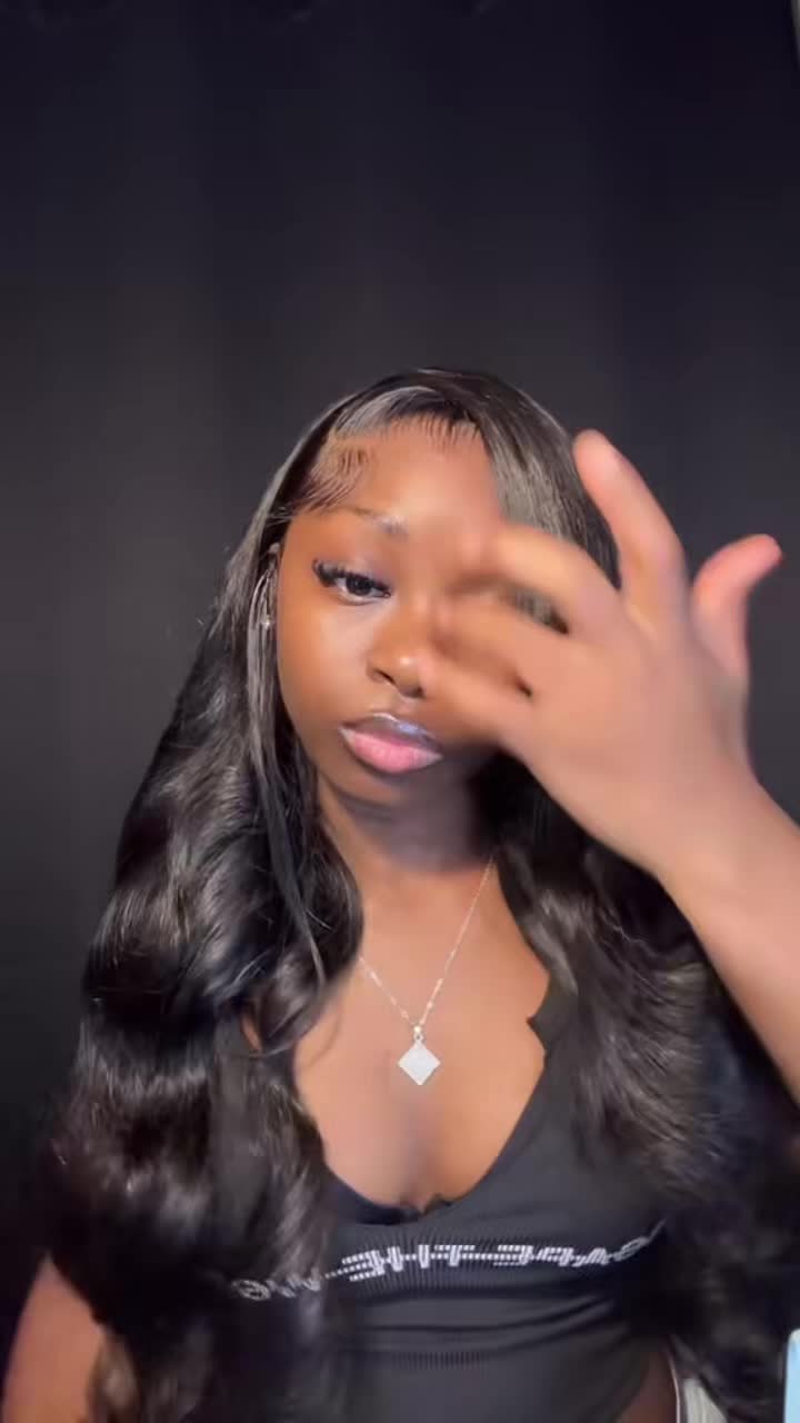 TikTok post by @only1ebonyy for Wiggins Hair. Caption reads: @wigginshairwig link in bio! #only1ebonyy #fyp....