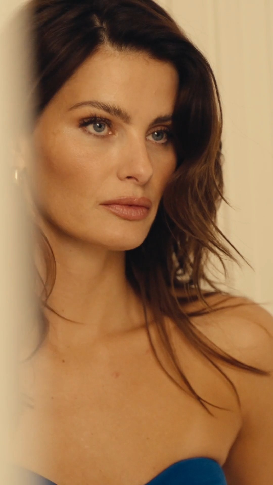 Instagram post by @isabelifontana for BCBGMAXAZRIA. Caption reads: ELÉGANCE DU SOIR

A collection steeped in romantic....