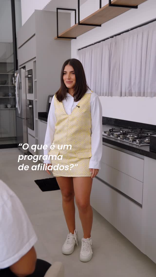 Instagram post by @leticiavaz for Mercado Livre. Caption reads: Tenho certeza que com essa informação você vai....