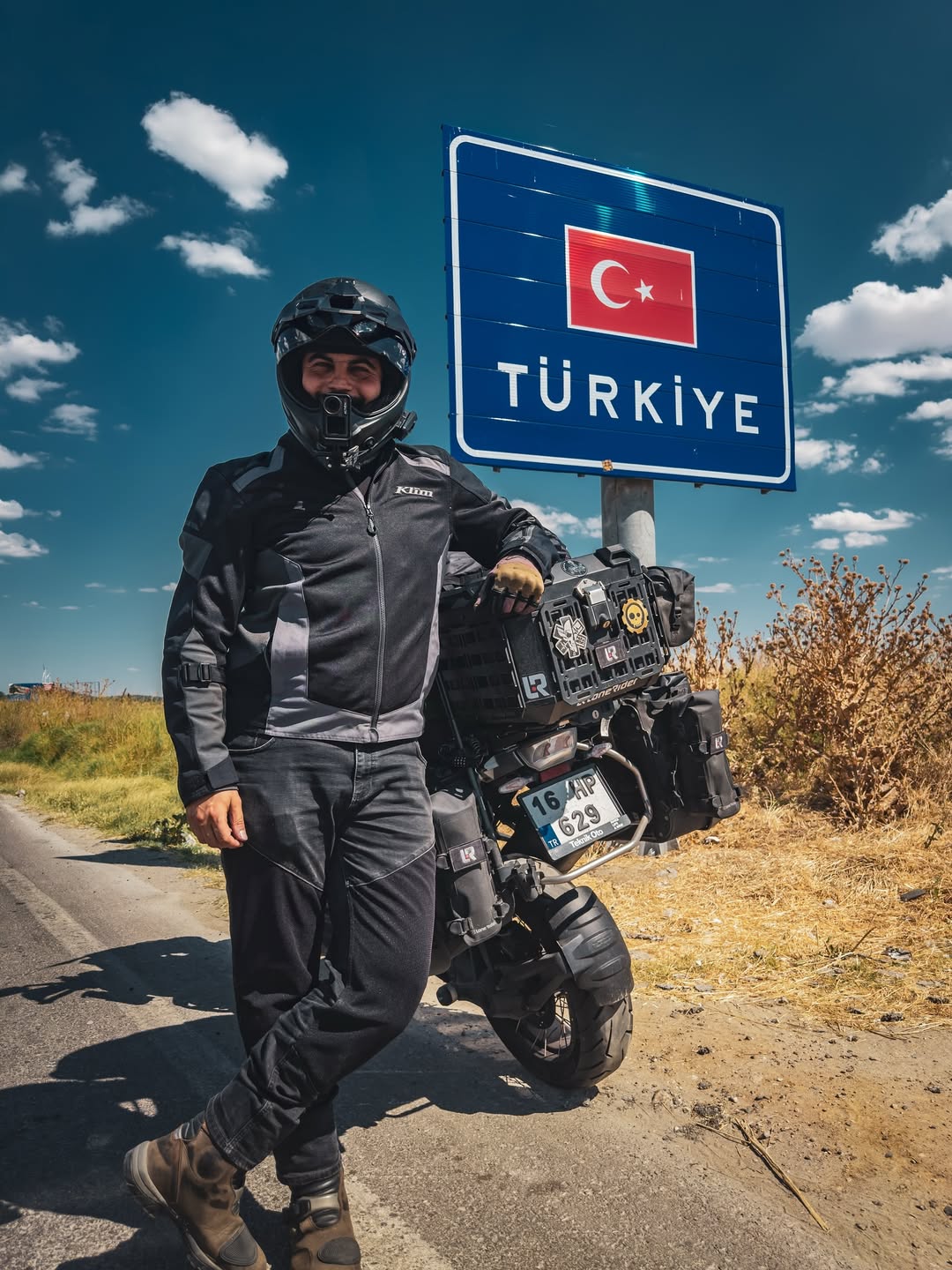 Instagram post by @solo_gs_rider for BMW Motorrad. Caption reads: 21 gün, 18 ülke, 12.000 km.
Nordkapp: tamam ✅
Ev:....