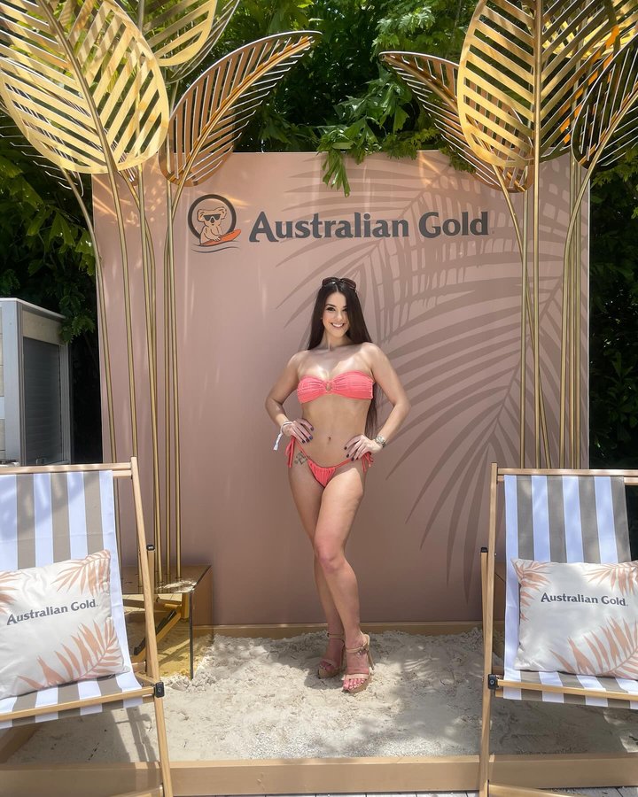 Instagram post by @queen_pwnzalot for Australian Gold. Caption reads: [...] and dripping in confidence at the....