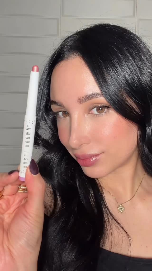 Instagram post by @mariale for Bobbi Brown Cosmetics. Caption reads: Effortless holiday eyes in less than five minutes....