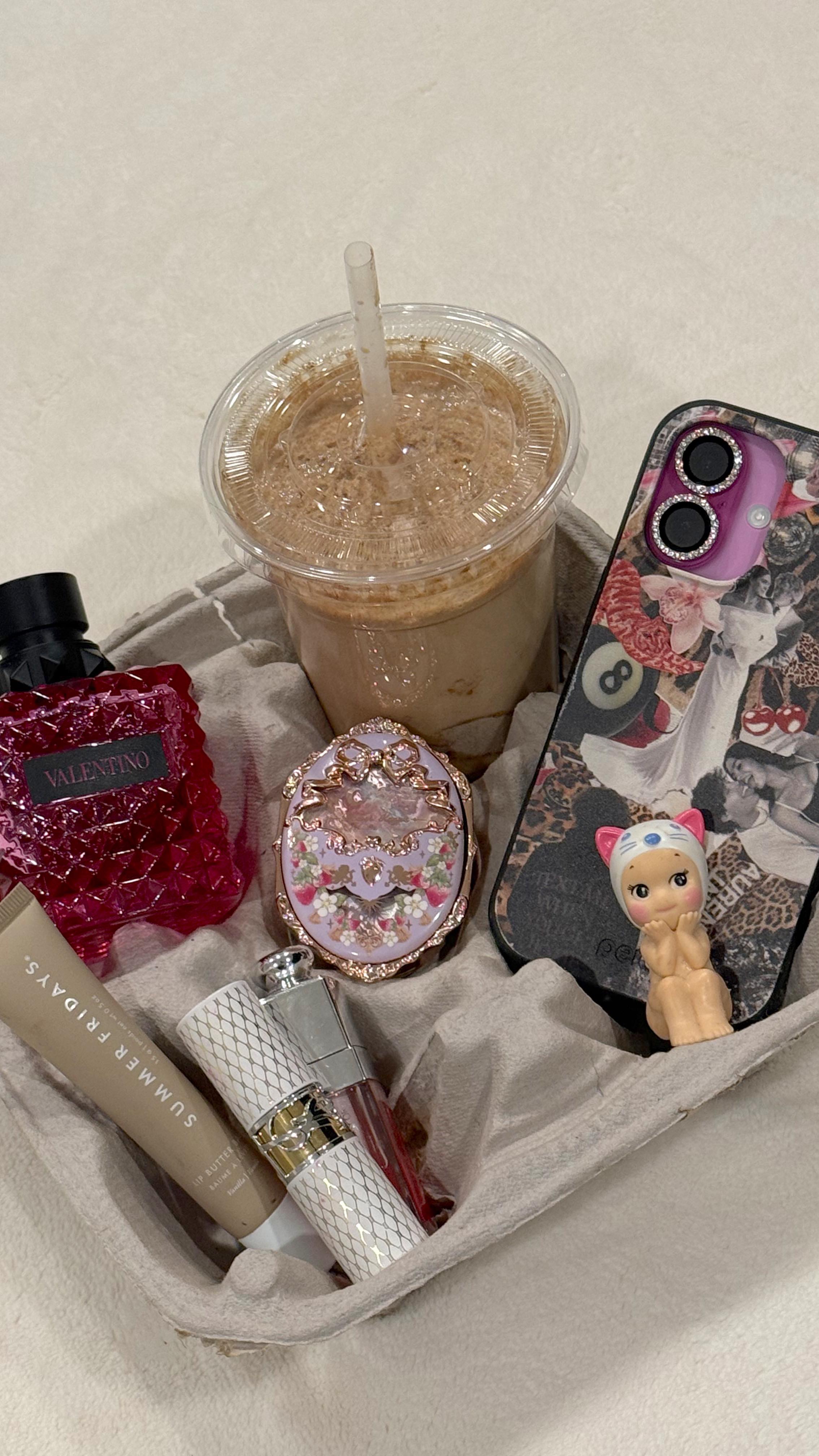 Instagram post by @broookklyynn for Pela Case. Caption reads: [...] my phone case to my outfit with @pelacase.