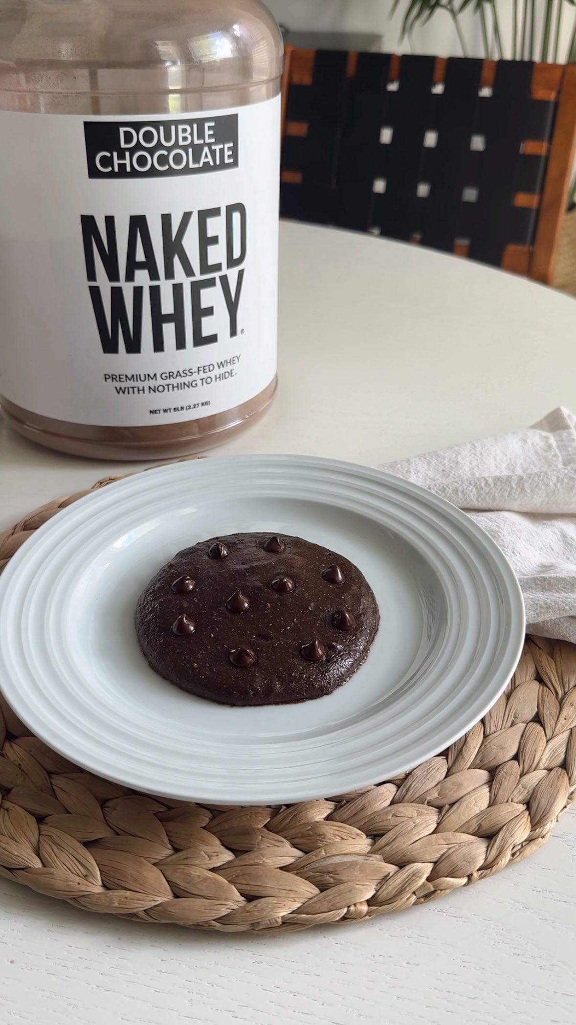 Instagram post by @virginiacatalans for NAKED nutrition. Caption reads: [...] Chocolate Naked Whey de @nakednutrition) 1....