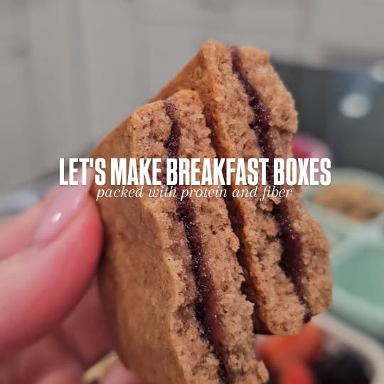 Instagram post by @raisingfoxes for Kodiak Cakes. Caption reads: Breakfast boxes are such a mom hack 😌

These are....