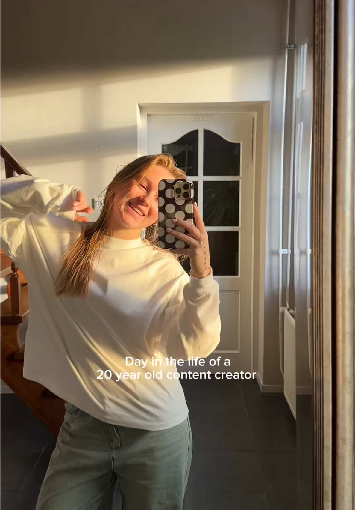 TikTok post by @saarstijnen for BURGA. Caption reads: Day in the life met @BURGA 📦💕🖥️📱#burgaofficial....