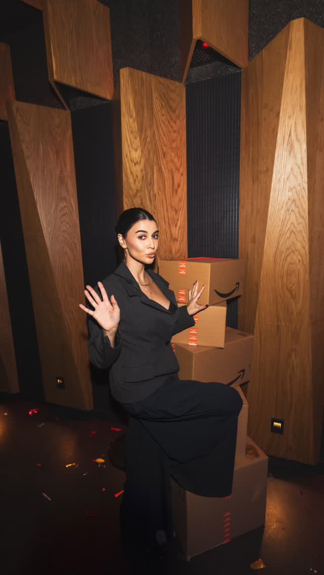 Instagram post by @sberfe for Amazon Prime. Caption reads: come here and open the box !  @amazon.tr....