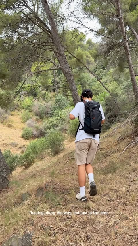 Instagram post by @pipinalive for Passenger. Caption reads: [...] a la montaña se ha de ir bien equipado....