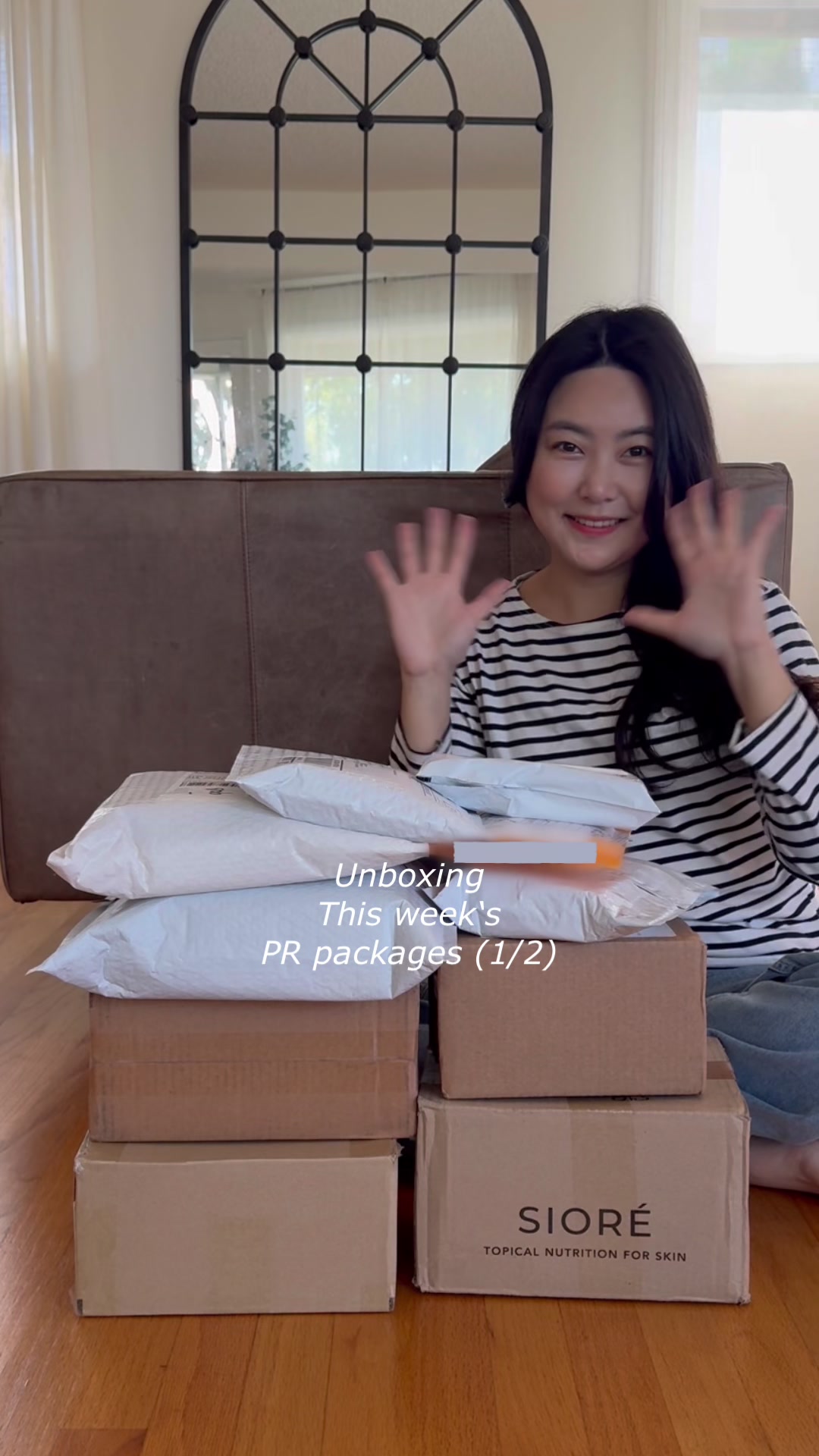 TikTok post by @sujiiiii_822 for AMUSE Seoul. Caption reads: [...] 2! @urbanand.official @Urbanand Store @AMUSE....