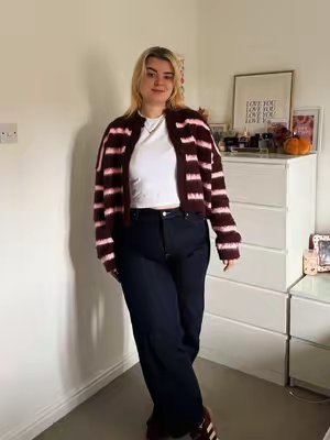 TikTok post by @jadziajemma for Social Tip. Caption reads: [...] wear jeans all year round! 🙂‍↕️ AD |....