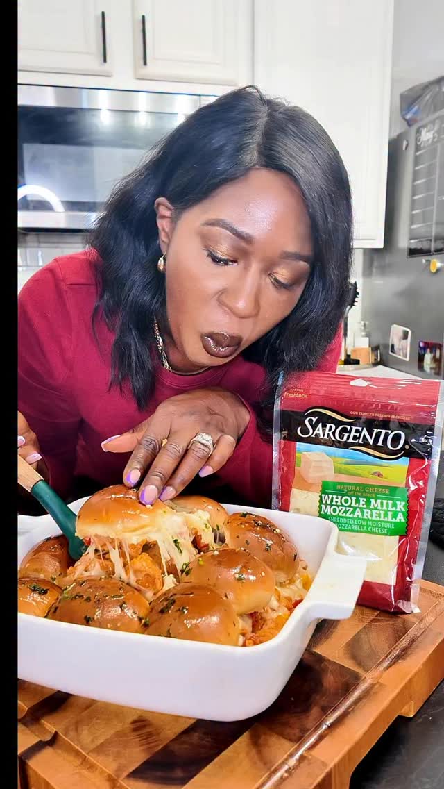 Instagram post by @allthingskings_ for Sargento. Caption reads: #SargentoPartner Game Day isn’t complete without....