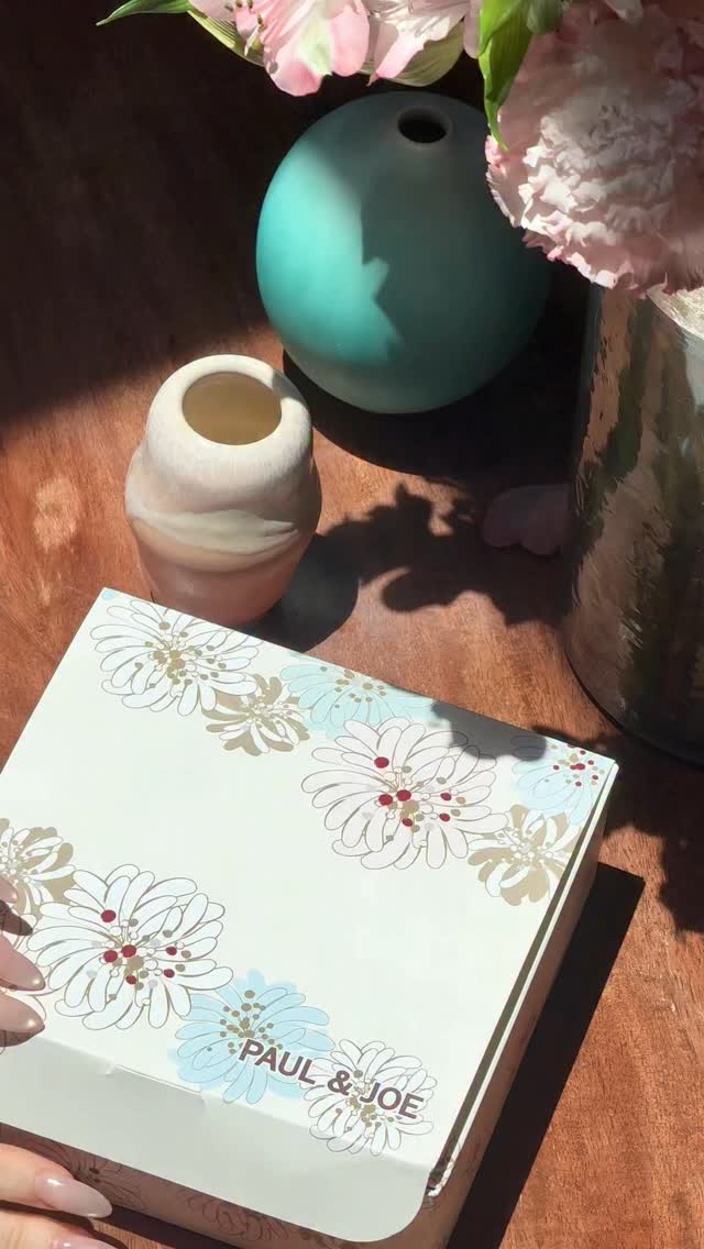 Instagram post by @klara_blanc for PAUL & JOE BEAUTE. Caption reads: またまた可愛いの出てきたよ👀💖

PAUL &....