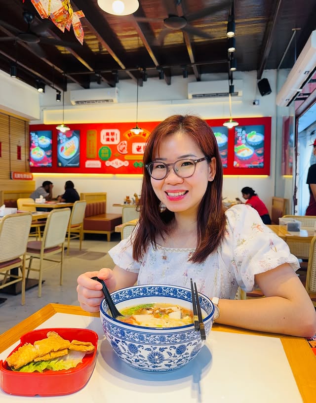 Instagram post by @singaporeforeveryone for WanTwoEatSG. Caption reads: If you’re a fish soup lover, this spot is a....